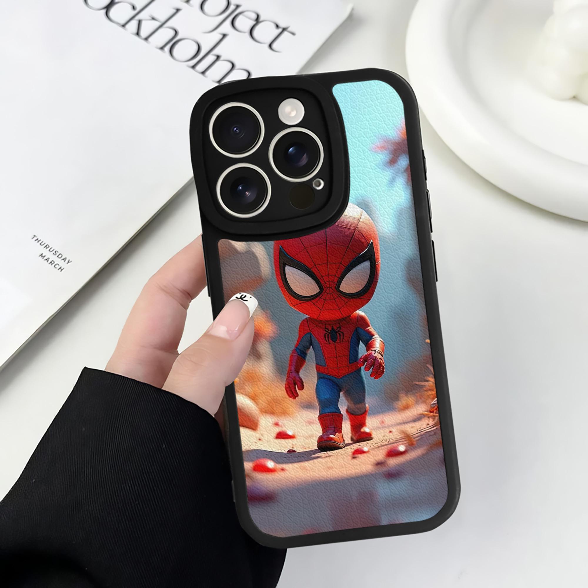 Spider Man スパイダーマン 【iPhone 16シリーズ対応】シリコンスマホケース（レザー調） 材質：シリコン